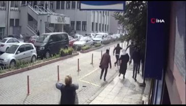Gazeteciye silahlı saldırı anı kameralara yansıdı