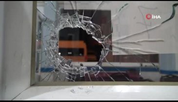 Bursa'da içeride müşterilerin bulunduğu sırada kıraathane kurşunlandı