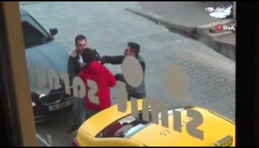Taksicilerin müşteri kavgası!
