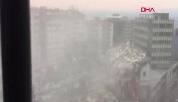 Bursa'da yıkımı yapılan bina, işçilerin mesai bitimi sonrası çöktü, faciadan dönüldü