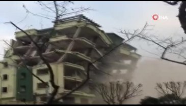 Bursa Fomara'daki binanın yıkılma anı kamerada!