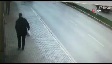 Dehşet anları! Yayaları böyle ezdi
