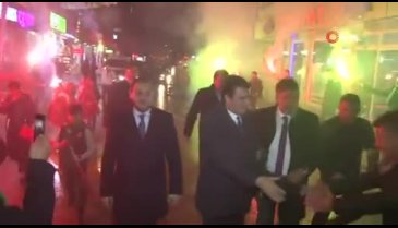 Bursa Osmangazi Belediye Başkanı Dündar'dan miting gibi seçim bürosu açılışı