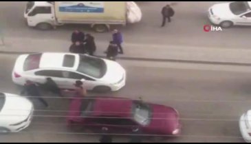 Sürücülerin korna tartışması kavgaya dönüştü