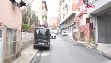 Esrarengiz olay! Herkes kapısında para dolu zarf buluyor