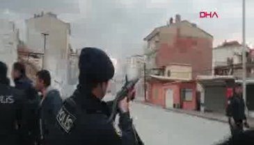 Cadde savaş alanına döndü, 200 polis müdahale etti