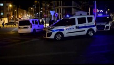Bıçakla kendini yaraladı