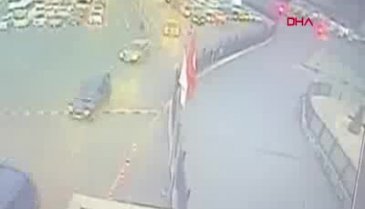Eminönü'nde aracın denize uçma anı kamerada