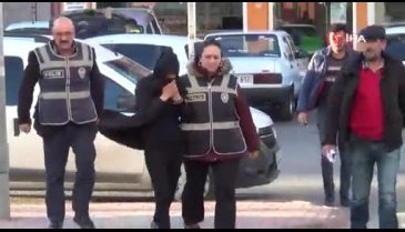Kadın hırsızları izinli polis yakaladı