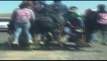 Çocukların traktörde tehlikeli yolculuğu!