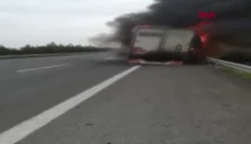 Tavuk eti yüklü TIR alev aldı