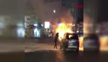 Seyir halindeki otomobil alev aldı