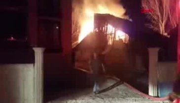 İtfaiye eri, düğün parasını yanmaktan kurtardı