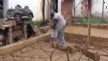 Çömlekçilik mesleğini Bursa'da ailece yaşatmaya çalışıyorlar