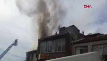 Binanın çatısı alev alev yandı