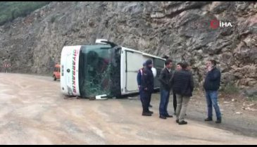 Yolcu otobüsü yan yattı! Çok sayıda yaralı var