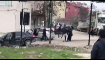 Bursa'da jandarmadan kaçarken önce polis aracına, ardından eczane duvarına çarptı