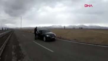 Ayağıyla otomobil kullanıp, meyve yiyen sürücünün cezası belli oldu
