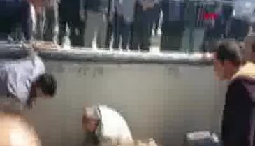 İstinat duvarı çöktü! Altında kalan 4 işçi...