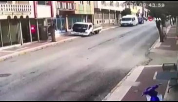 Depremden kaçarken ölümden son anda kurtuldu!