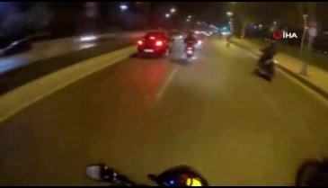 Motosikletli magandanın tek teker kazası kamerada