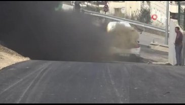 Bursa'da seyir halindeki otomobil alev alev yandı