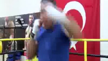 7 kez Türkiye şampiyonu olan milli kick-boksçu Bursa'da muhtar adayı