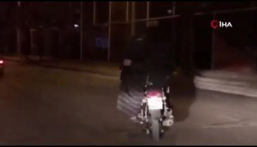 Motosikletteki 6 kişinin tehlikeli yolculuğu