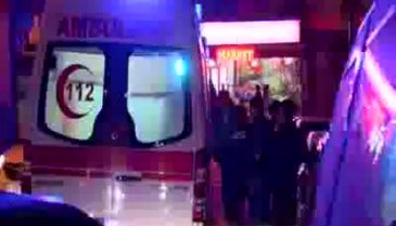 İnşaatı süren otelin duvarından düştü!