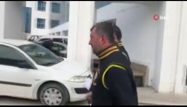 Bursa'da bıçaklı gaspçı kaçtığı otomobilde yakalandı