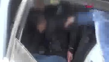 Bursa'da bıçaklı gaspçı kaçtığı otomobilde yakalandı
