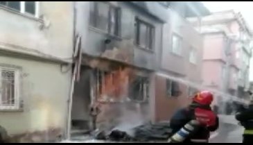 Bursa'da doğalgaz kutusu alev alev yandı, mahalleli büyük panik yaşadı -2