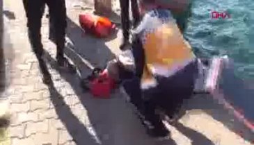 Kuvvetli rüzgar nedeniyle denize düştü