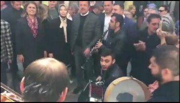 Zeybekci'den sokak konseri