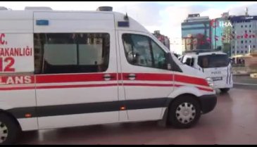 Anıttan düşen mermer parça Koreli turisti yaraladı