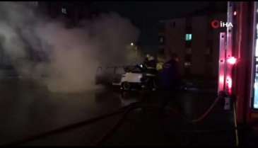 Park halindeyken yanan otomobil hurdaya döndü
