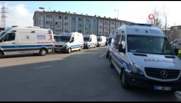 Bursa'da engelli ve yatalak hastalar oy kullanmaya sedye ile taşındılar