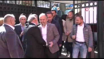 Bursa'da Büyükşehir Belediye Başkan adayı Alinur Aktaş oyunu kullandı