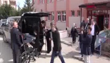 Dünyanın en uzun genç kızı oyunu kullandı