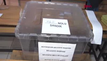 Bakanlar Gül ve Pakdemirli, aynı okulda oy kullandı