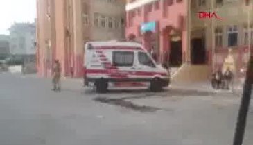 Okulda yangın çıktı: Oy sayımına ara verildi