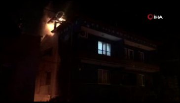 Bursa'da kömürlükte çıkan yangın çatıya sıçradı