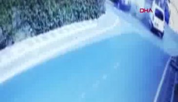 Otomobil gecekondunun içine girdi: O anlar saniye saniye görüntülendi