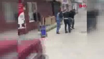 Bursa'da iş yerine tüfekle ateş açan kişiyi dövdüler