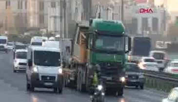 TIR'lar basın ekspress yolundan geçti
