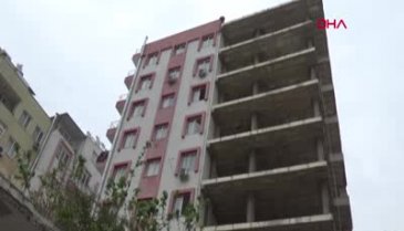 İntihar etmek için çatıya çıktı, kendisini polise ihbar etti
