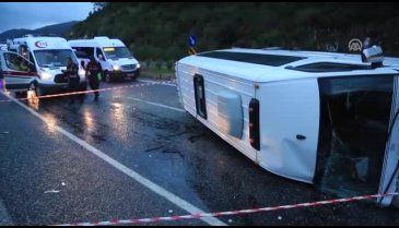 İşçi servisi devrildi: 9 yaralı