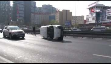 Araç takla attı, trafik durma noktasına geldi!