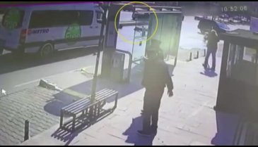 Korkunç kaza: Anne ile oğlu metrelerce sürüklendi