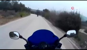 Bursa'da hatalı sollamanın ardından gelen kaza kamerada
